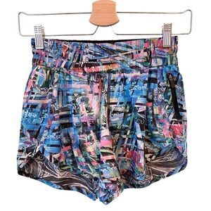 Lululemon Seawheeze Special Edition Tracker Shorts with Front Pockets in Size 4